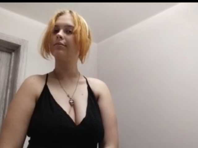 RedieLye live cam on BongaCams