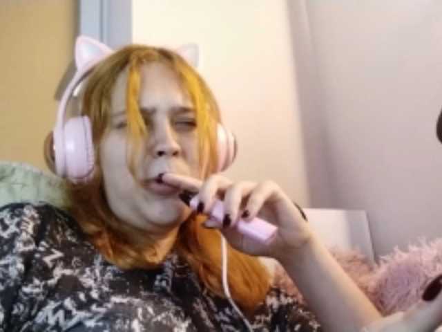 RedieLye live cam on BongaCams