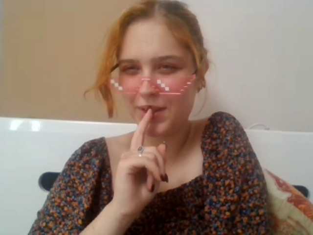 RedieLye live cam on BongaCams