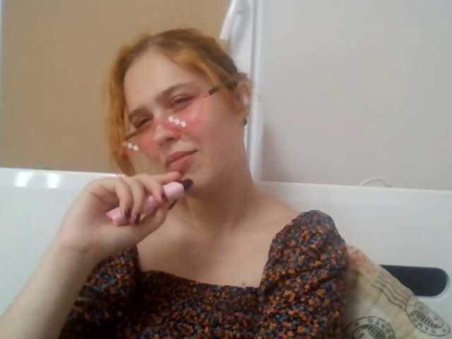 RedieLye live cam on BongaCams