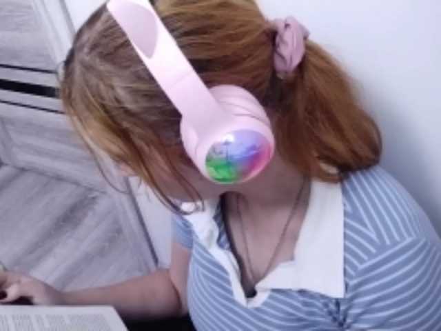 RedieLye live cam on BongaCams