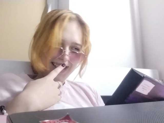 RedieLye live cam on BongaCams