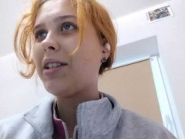 RedieLye live cam on BongaCams