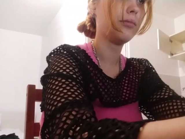 RedieLye live cam on BongaCams