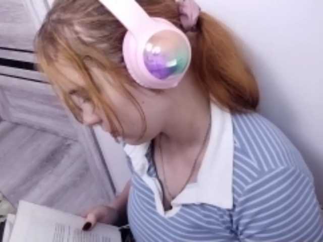 RedieLye live cam on BongaCams
