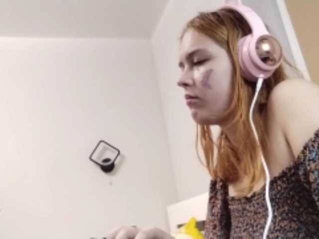 RedieLye live cam on BongaCams