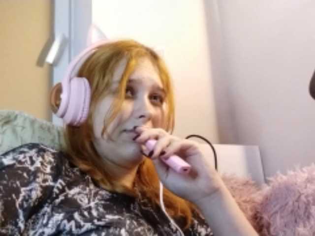 RedieLye live cam on BongaCams