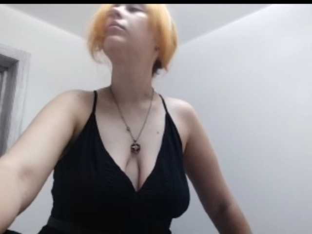 RedieLye live cam on BongaCams