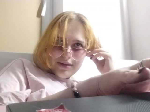 RedieLye live cam on BongaCams
