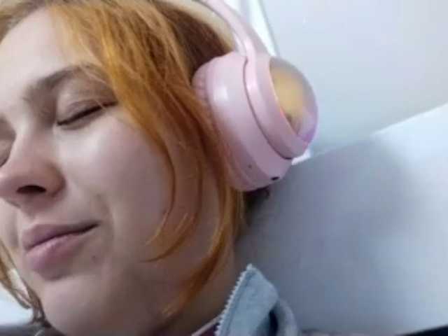 RedieLye live cam on BongaCams