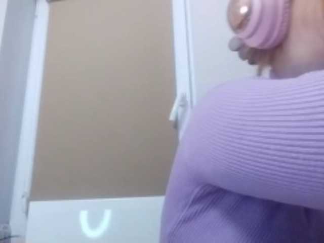 RedieLye live cam on BongaCams