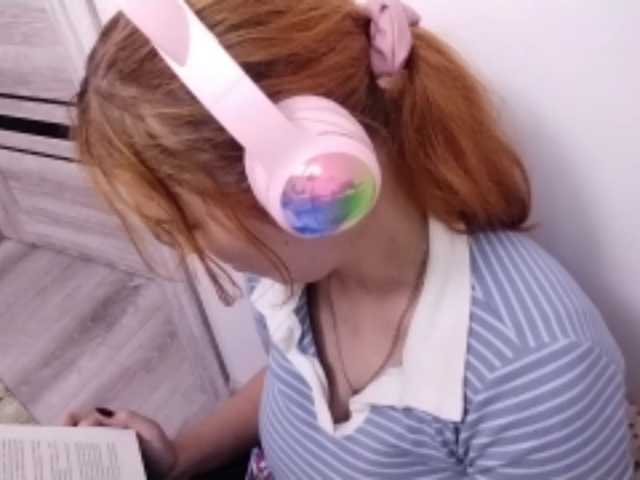 RedieLye live cam on BongaCams
