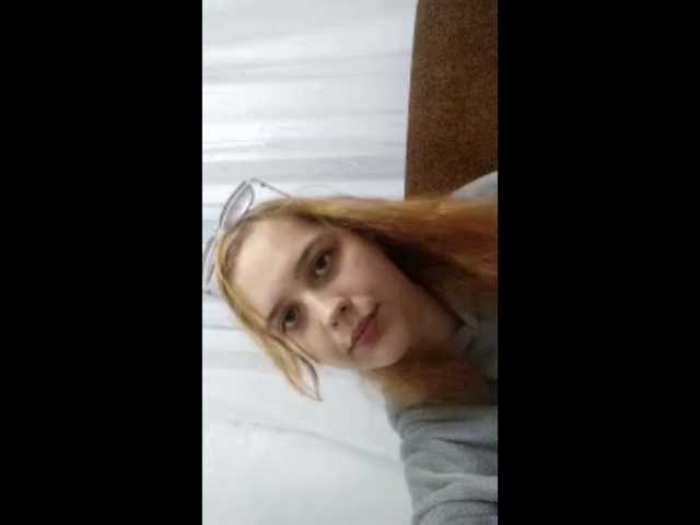 RedieLye live cam on BongaCams