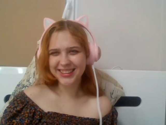 RedieLye live cam on BongaCams
