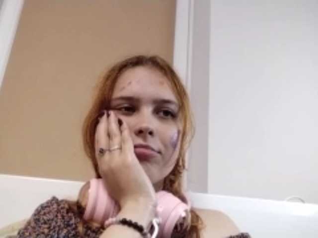 RedieLye live cam on BongaCams