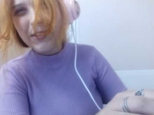 RedieLye live cam on BongaCams