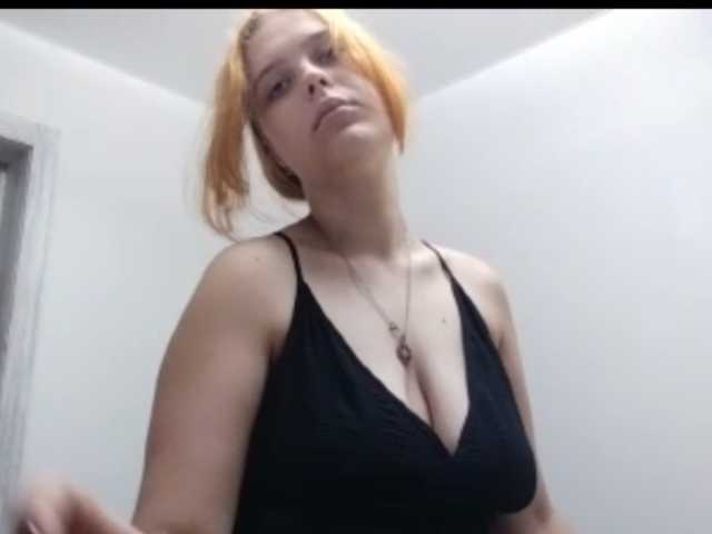 RedieLye live cam on BongaCams