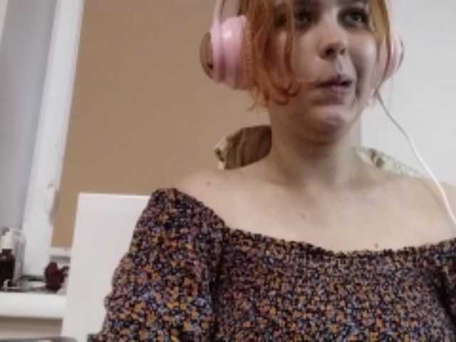 RedieLye live cam on BongaCams