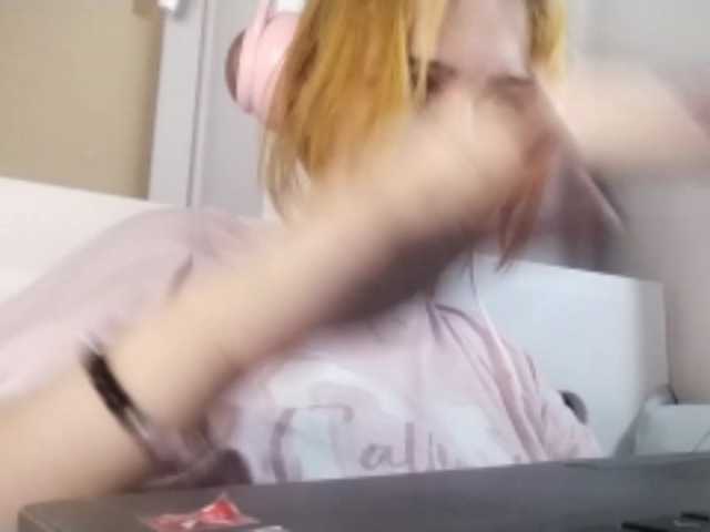 RedieLye live cam on BongaCams