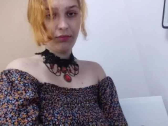 RedieLye live cam on BongaCams