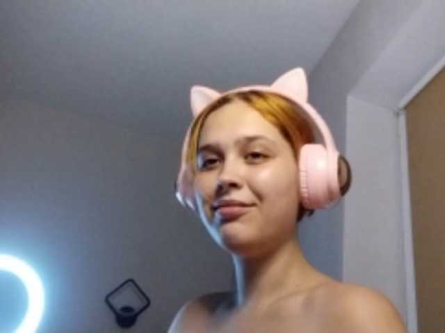 RedieLye live cam on BongaCams