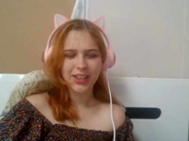 RedieLye live cam on BongaCams