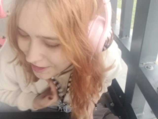 RedieLye live cam on BongaCams