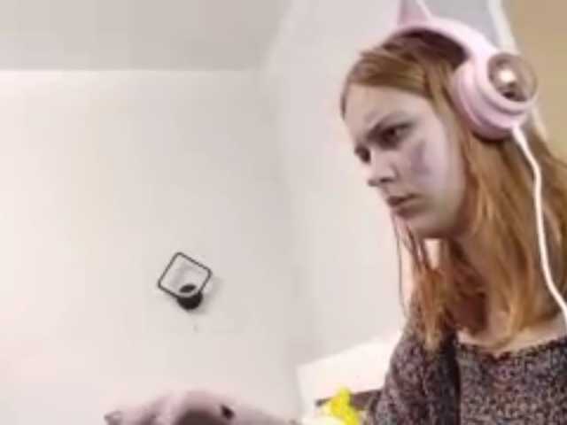 RedieLye live cam on BongaCams