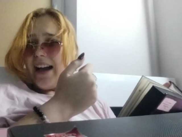 RedieLye live cam on BongaCams