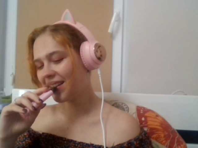 RedieLye live cam on BongaCams