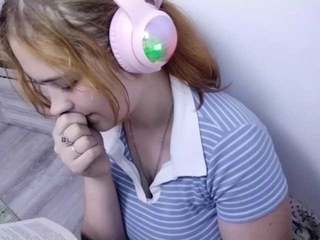 RedieLye live cam on BongaCams