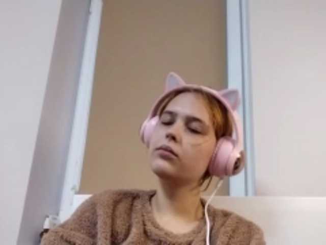 RedieLye live cam on BongaCams