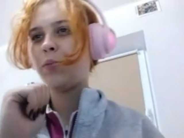 RedieLye live cam on BongaCams