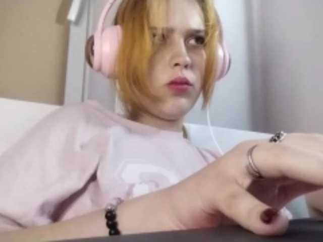 RedieLye live cam on BongaCams