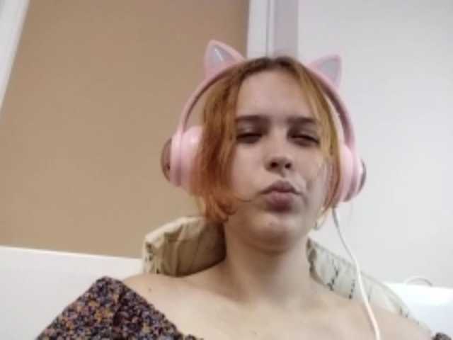 RedieLye live cam on BongaCams