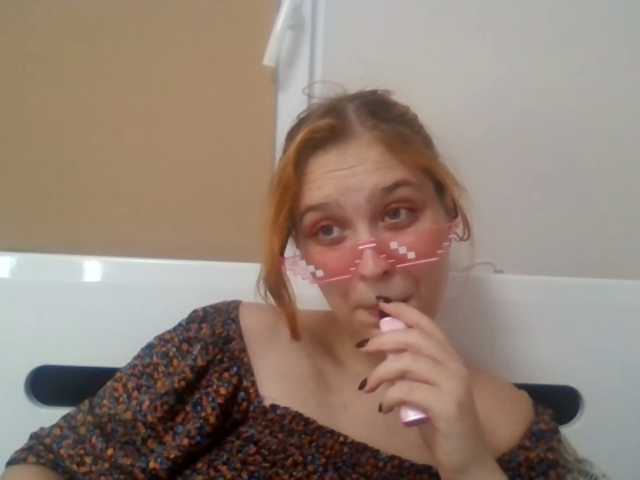 RedieLye live cam on BongaCams