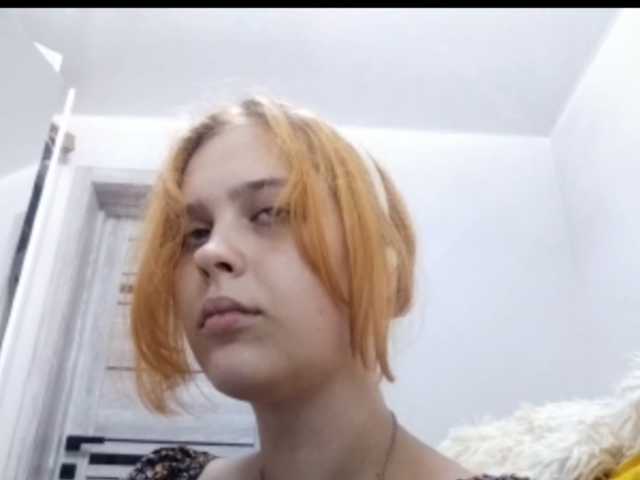 RedieLye live cam on BongaCams