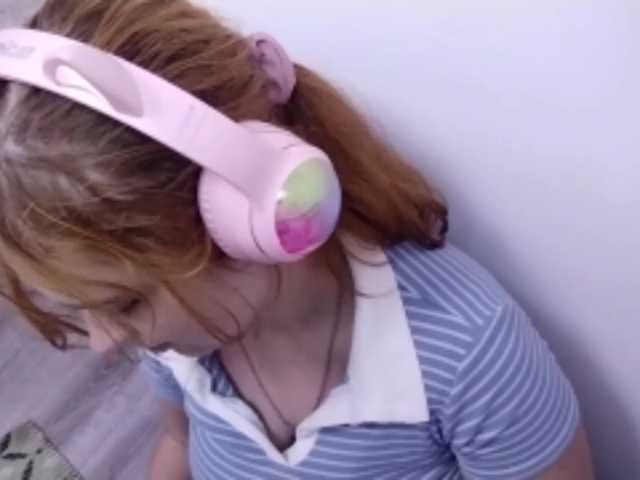 RedieLye live cam on BongaCams