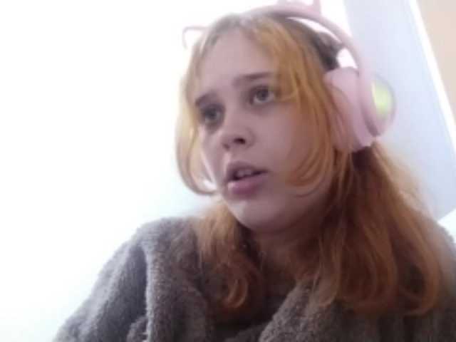 RedieLye live cam on BongaCams