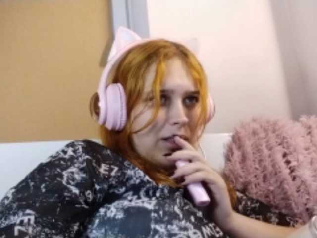 RedieLye live cam on BongaCams