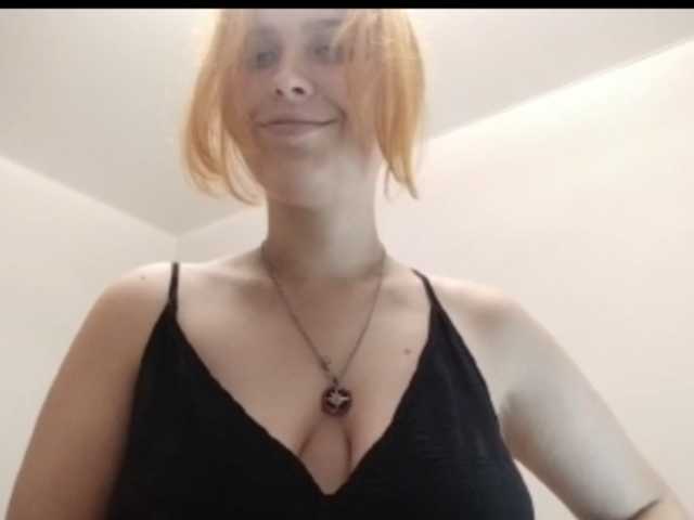 RedieLye live cam on BongaCams