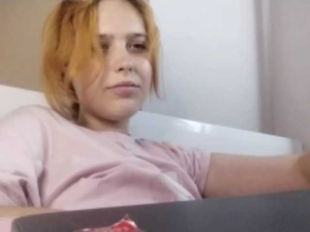 RedieLye live cam on BongaCams