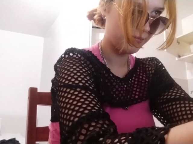 RedieLye live cam on BongaCams