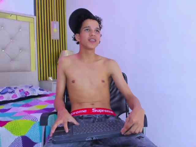 JUSTIN-SECRET JUSTIN-SECRET