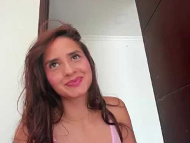 Rosasvioletas26 live cam on BongaCams