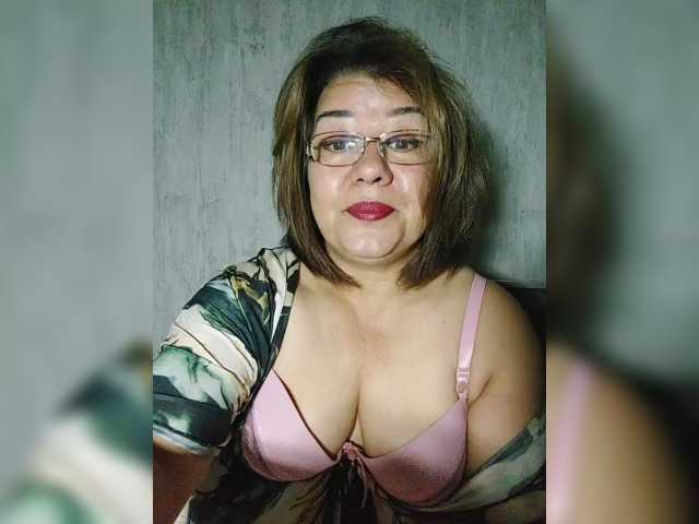 YourMommy0 live cam preview