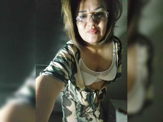 YourMommy0 live cam on BongaCams