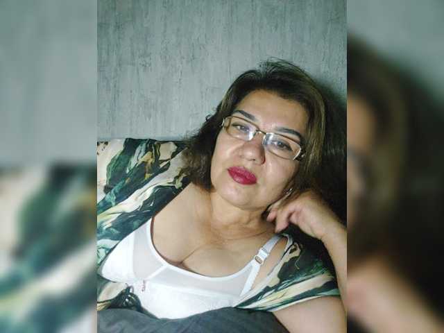 YourMommy0, en directo ahora en BongaCams
