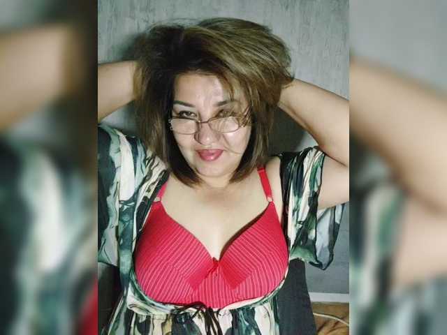 le modèle YourMommy0 est en webcam porno dans un show sur le site bongacams, il possède les tags suivants: Asian,Redhead,Shaved
