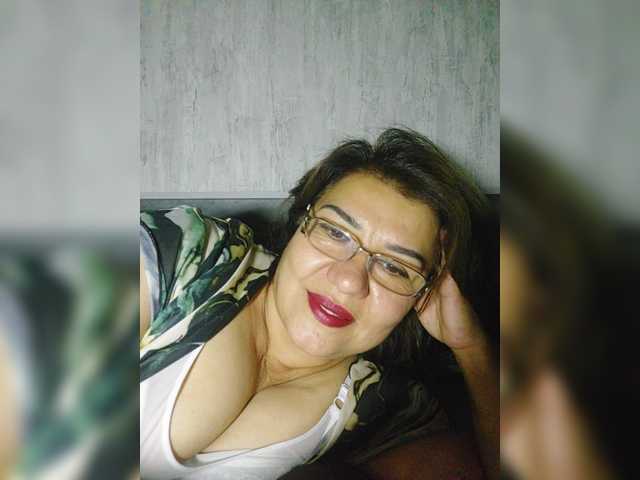 YourMommy0, en directo ahora en BongaCams
